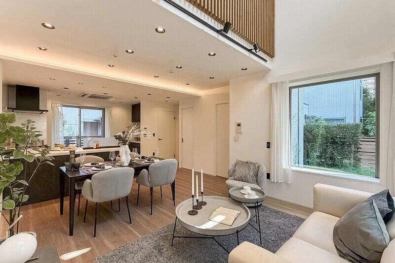 Tomihisa Cross Pent Terrace 3F